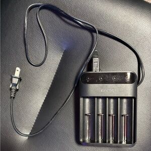 Efest LUSH Q4 4-Bay Intelligent LED Battery Charge